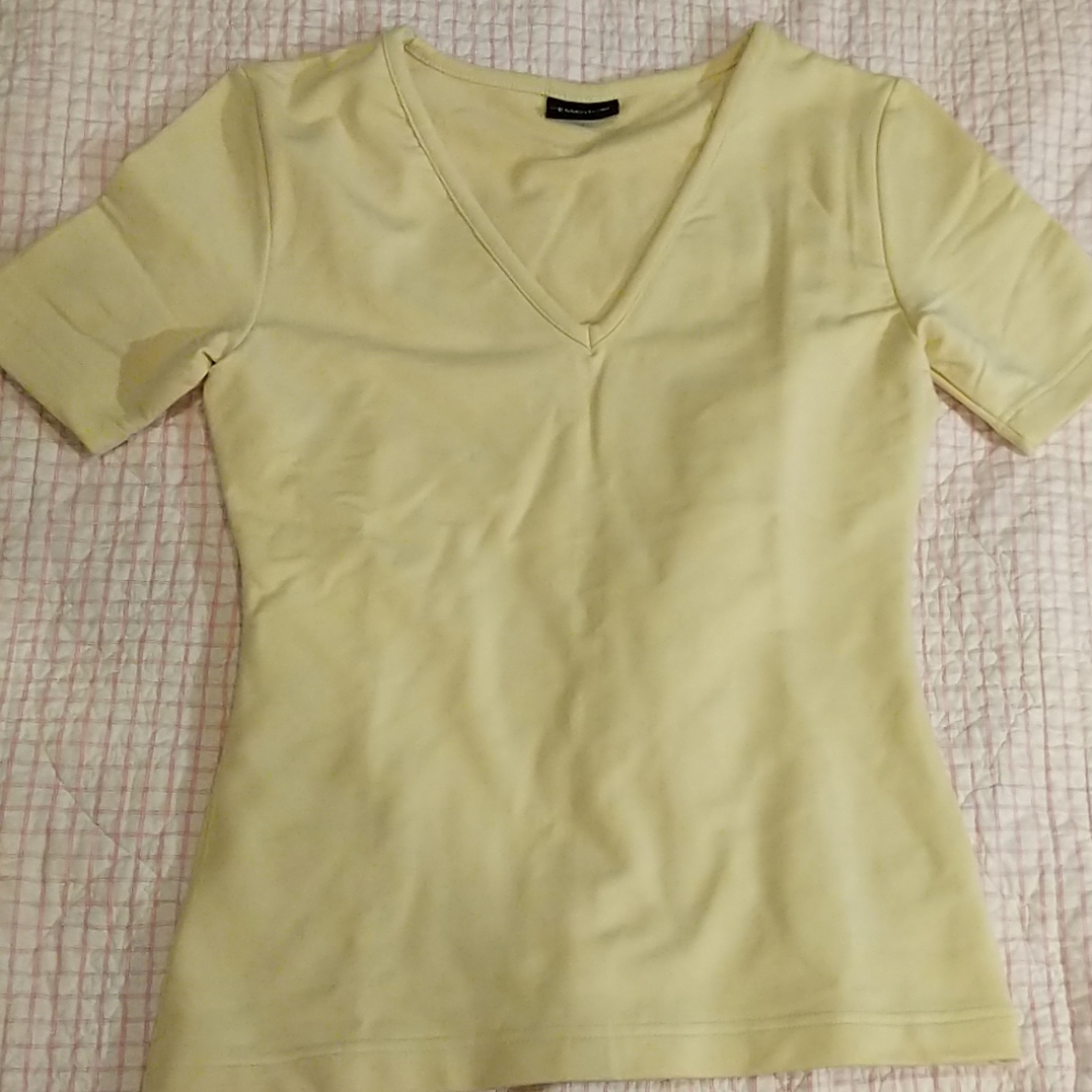 Yellow short sleeve t-shirt